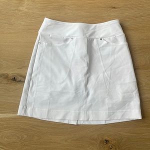 White golf / tennis skirt with spandex shorts